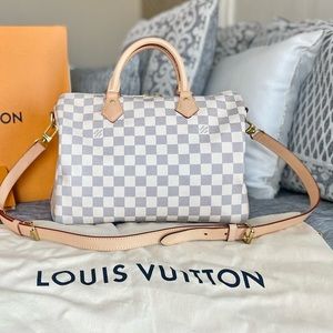 Excellent condition authentic Louis Vuitton Azur Speedy 30 Bandouliere